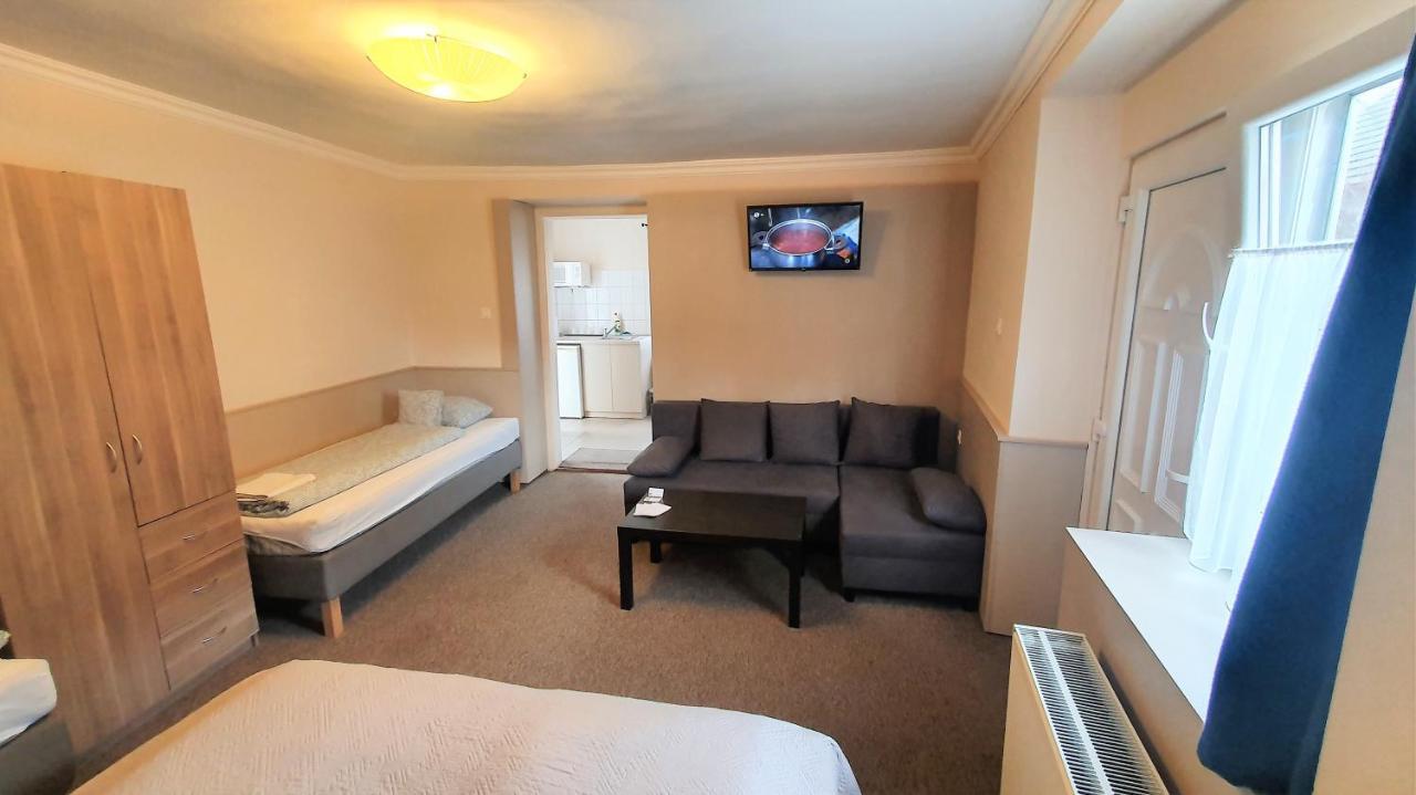 Central Motel Kecskemét Exteriör bild